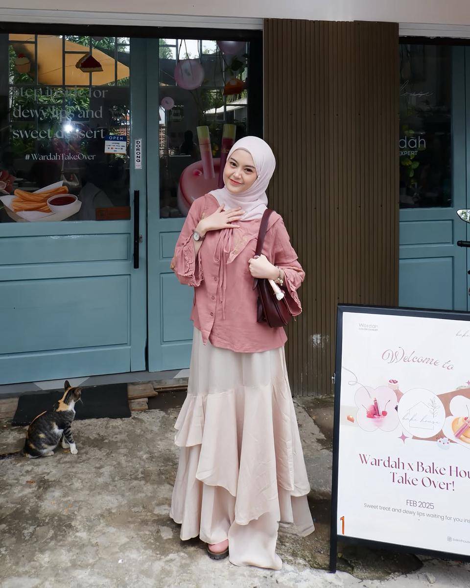 Inspirasi OOTD ala Revina Habilia (instagram.com/refinahm)